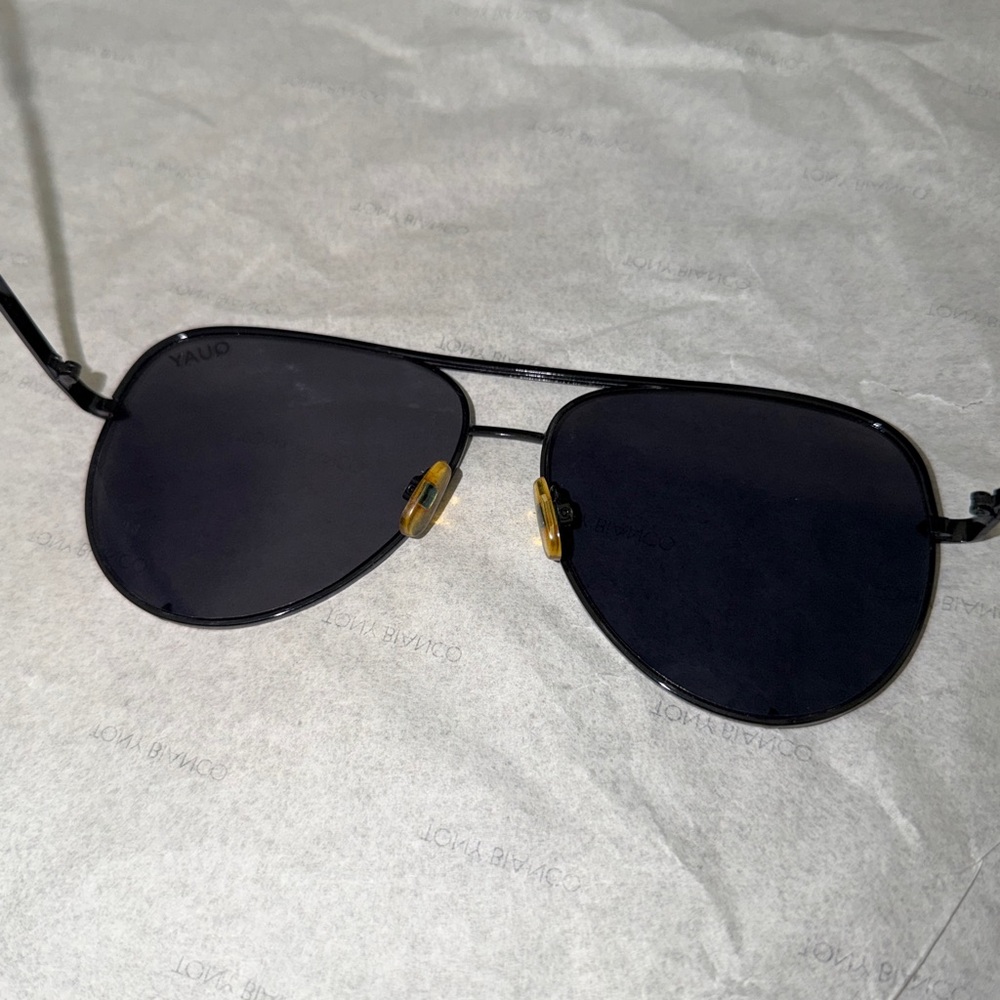 Dezi x Quay High Key Aviator Sunglasses - Picture 6 of 7